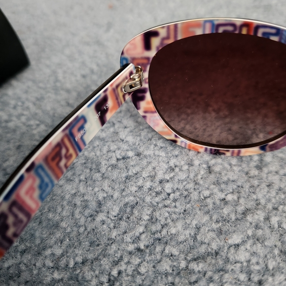 Fendi Brown Sunglasses With Multicolor Logo - Picture 6 of 9